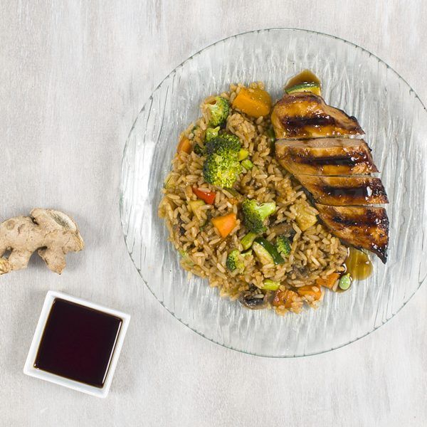 Pollo teriyaki con arroz salteado con verduras
