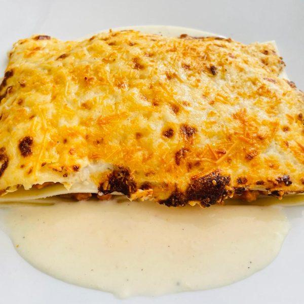 Lasaña de carne de pollo con bechamel de setas